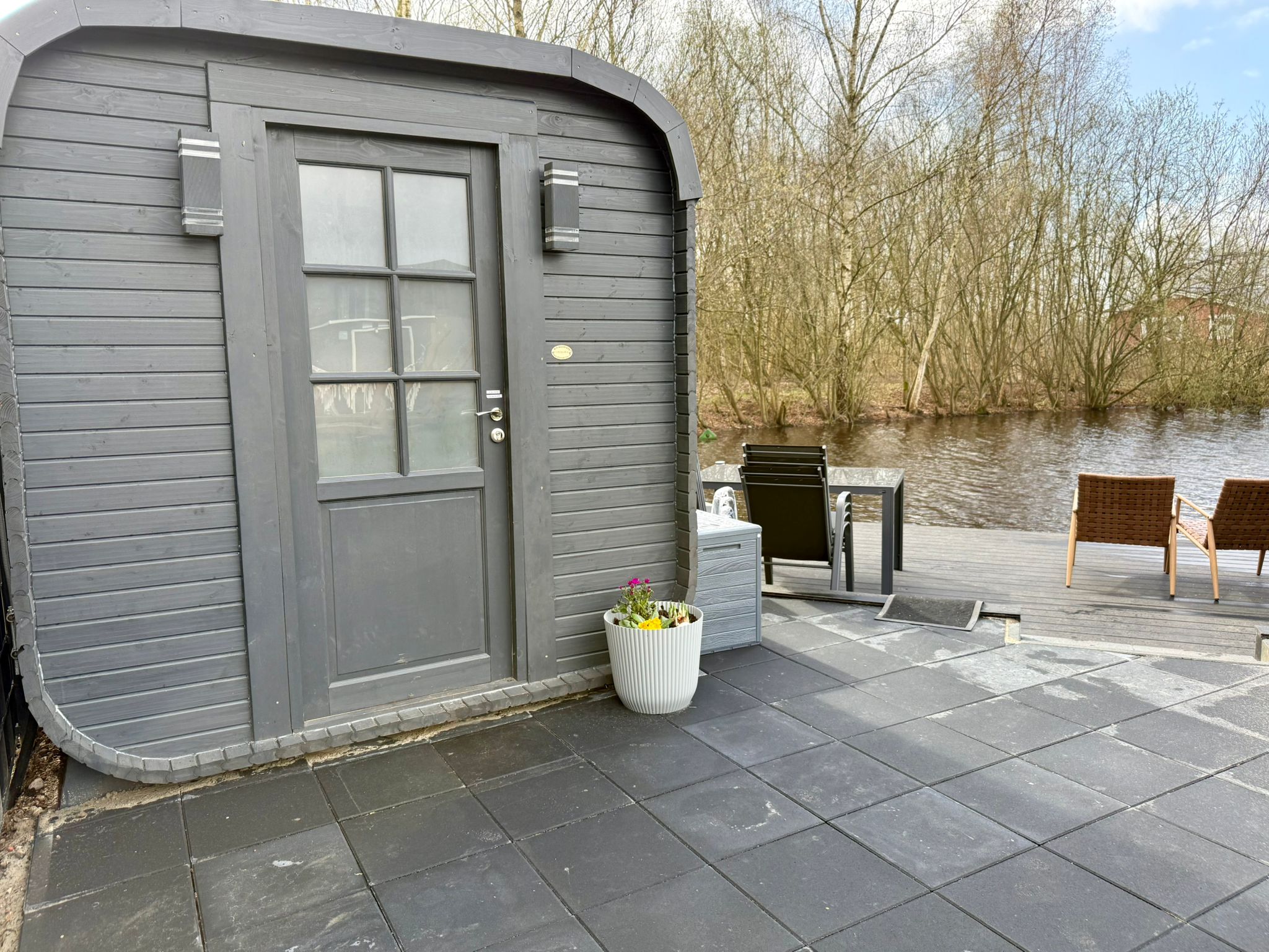 Tinyhouse Naturseechalet direkt am See mit Steg und Boot