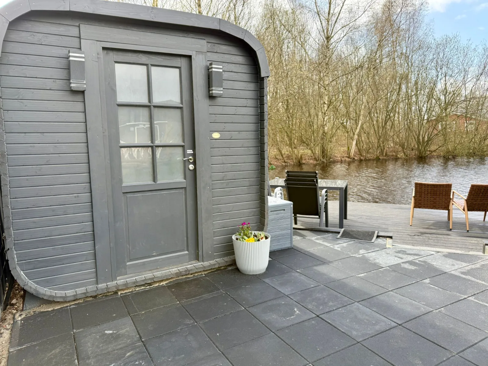 Tinyhouse Naturseechalet direkt am See mit Steg und Boot